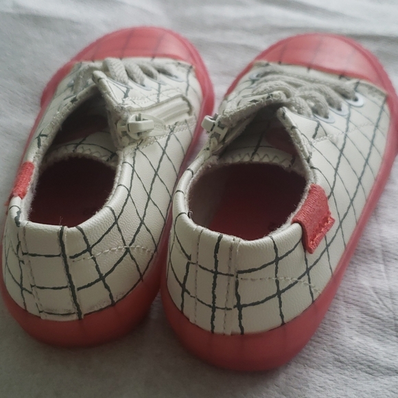 Shoes - Picture 4 of 4